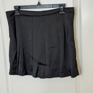 Women's Sky to Moon Boutique Black Satin Pleated Mini Skort - L - NWOT